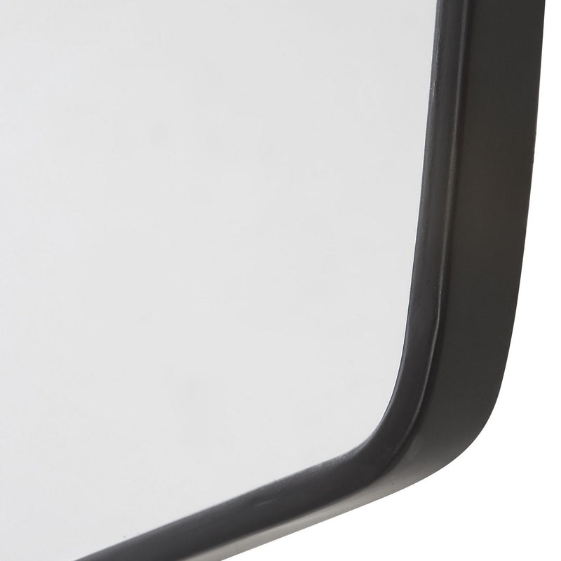 Linneah Black Mirrors